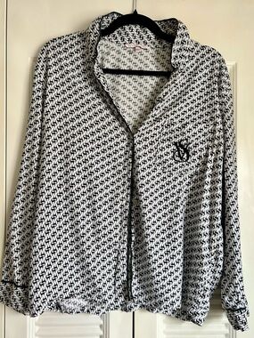 Victoria’s Secret Pajama Top Deer Print Button Front Cozy Sleep Shirt Medium